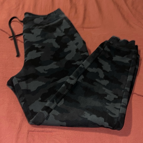 22. 💥Lululemon Scuba HR Jogger💥 - Picture 3 of 10